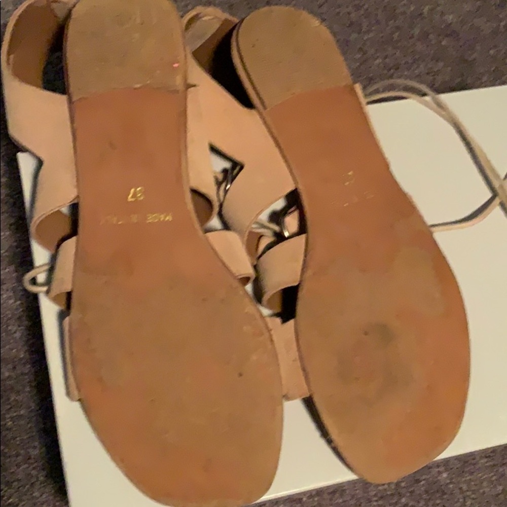 Shelly’s Sandals - Picture 3 of 4